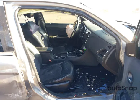 2014 Chrysler 200 Limited z USA, uszkodzony, nr VIN 1C3CCBCG9EN164354